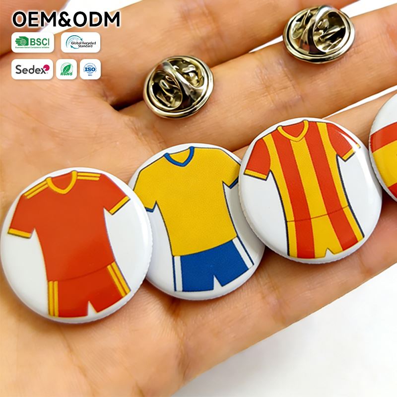 info-1-1 Round Plastic Spain Football Badge